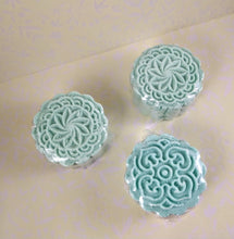 Load image into Gallery viewer, Minty Fresh Shower Steamer
